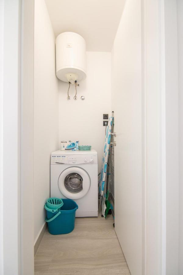 Apartments Nona Draga コミジャ エクステリア 写真
