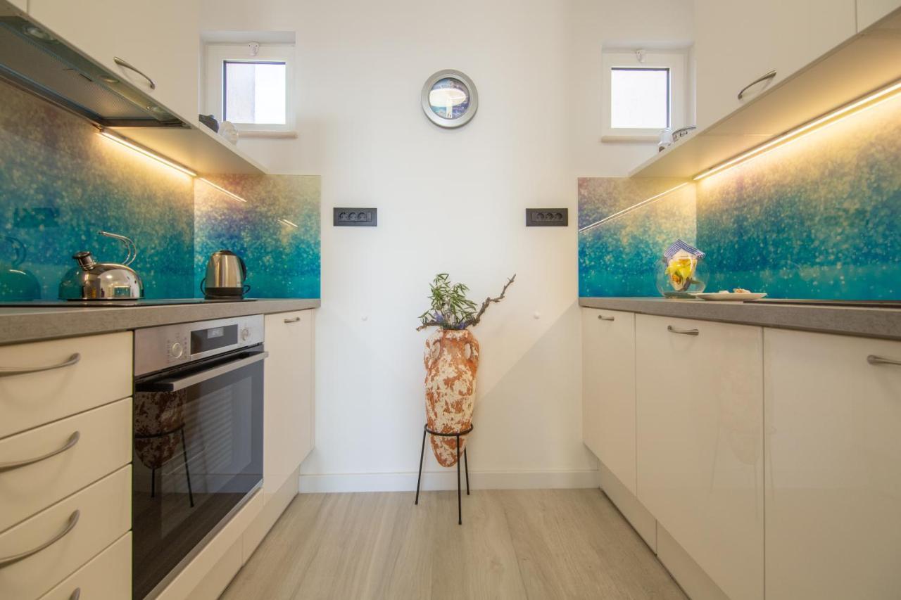 Apartments Nona Draga コミジャ エクステリア 写真