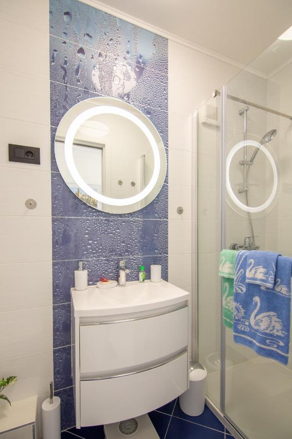 Apartments Nona Draga コミジャ エクステリア 写真