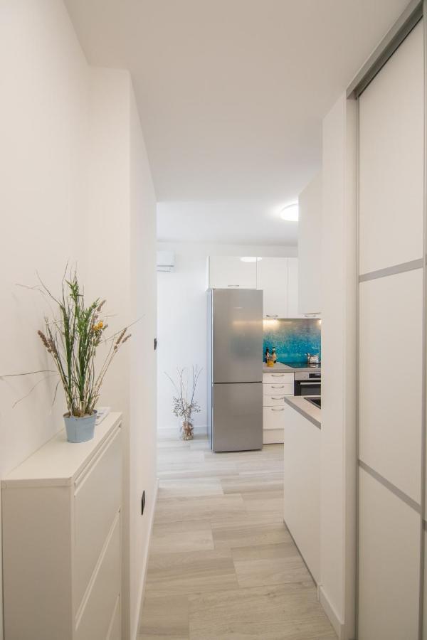 Apartments Nona Draga コミジャ エクステリア 写真