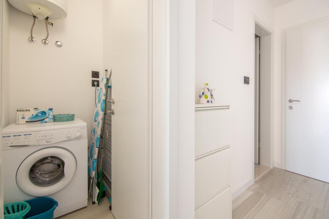 Apartments Nona Draga コミジャ エクステリア 写真