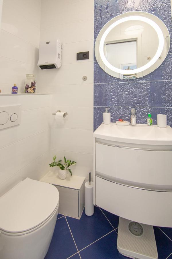 Apartments Nona Draga コミジャ エクステリア 写真